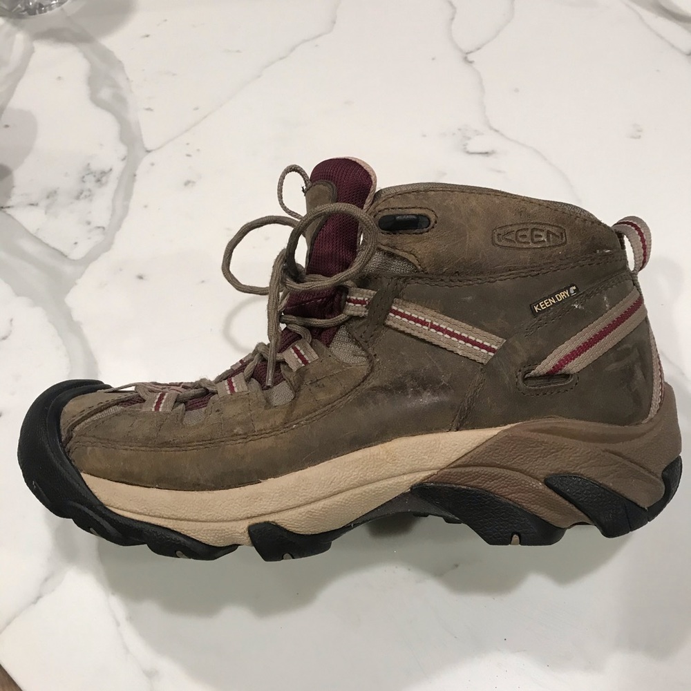 Keen Targhee mid waterproof hiking boots size 9.5